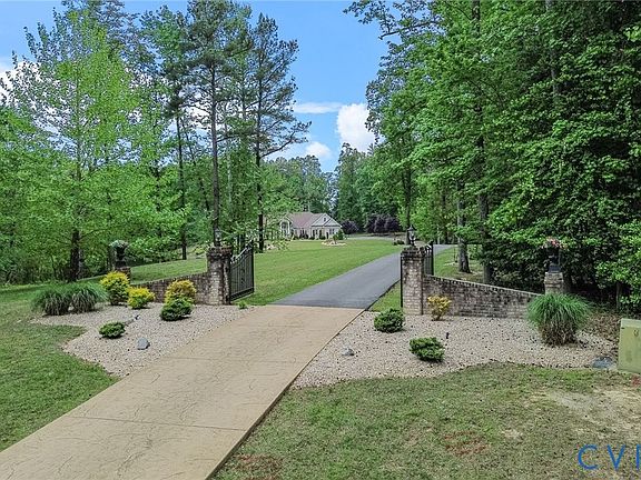 3rd image of 2403 Bermuda Ave