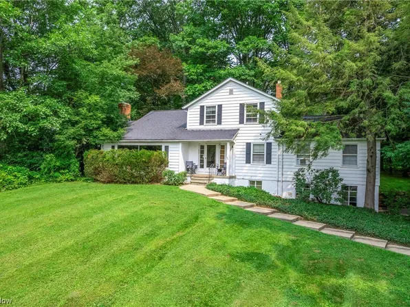 5858 Briarhill Dr, Solon, OH 44139