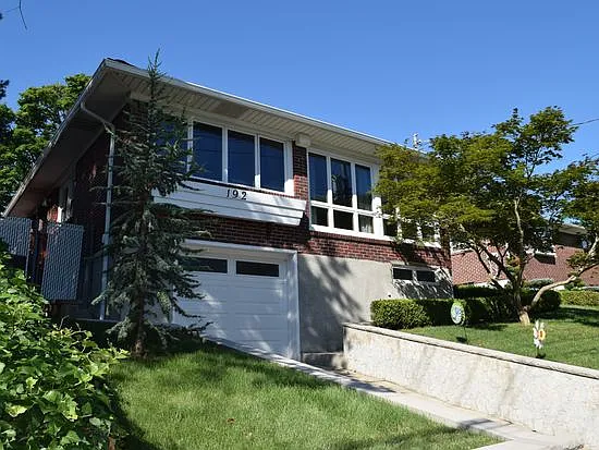 192 Winchester Ave photo 1