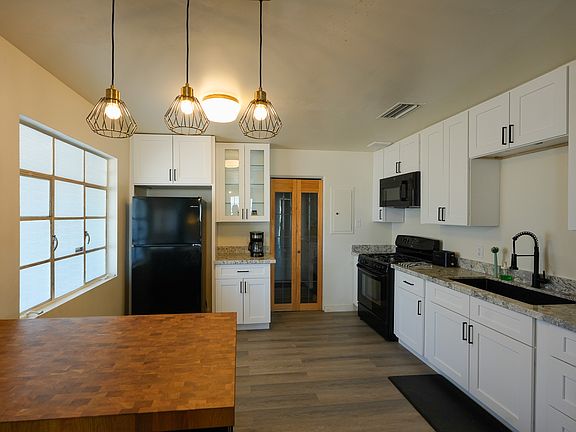 New Remodeled Kitchen, Granite Countertops and Kitchen Island