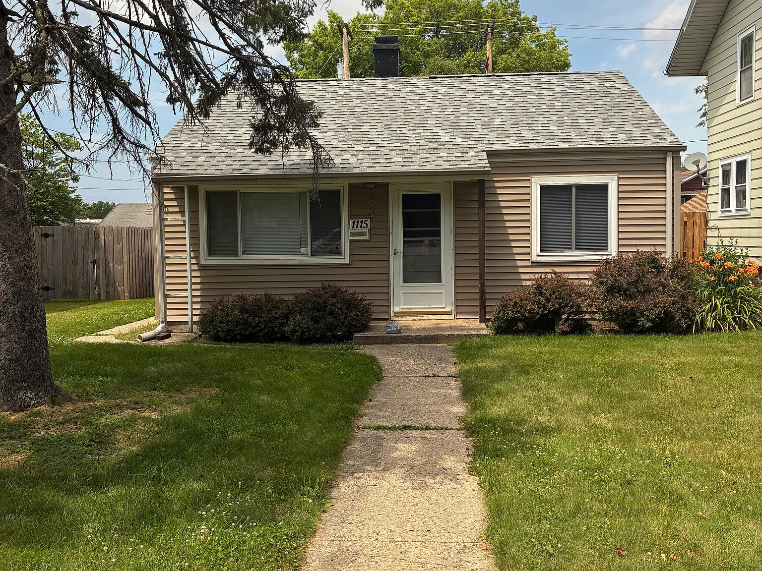 2 bed, 832 sqft, $1,350 — Photo 1