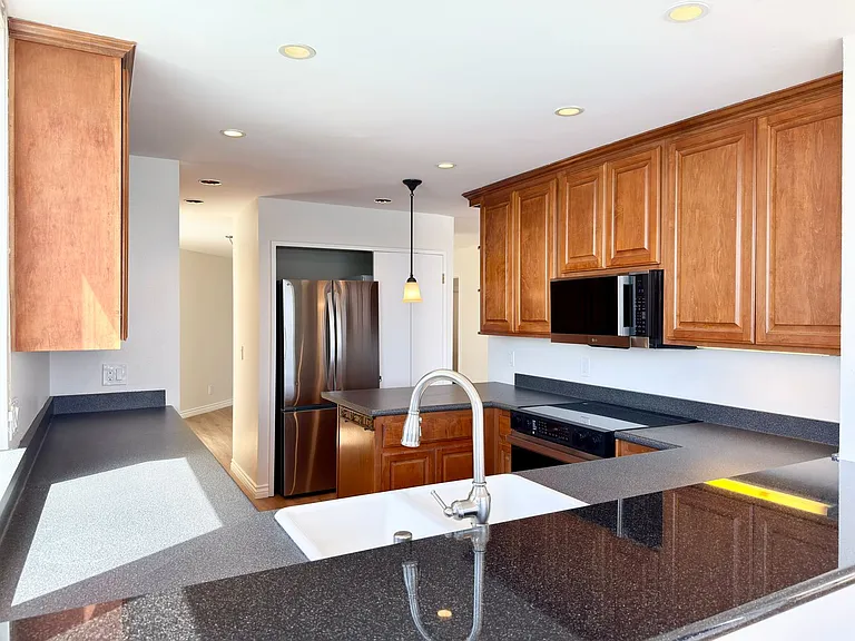 4513 Cove Dr #12 — Photo 14