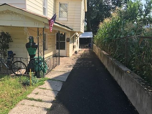 2nd image of 173 Townsend St