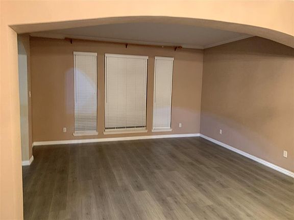 5th image of 3911 Harlington Ln