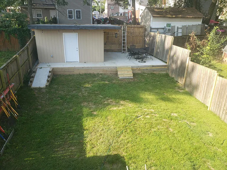 2319 Glendale Ter — Photo 20