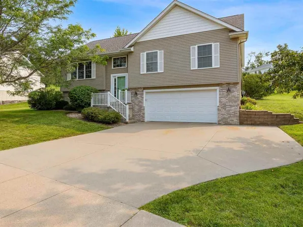 1507 Wolf Dr NW, Cedar Rapids, IA 52405