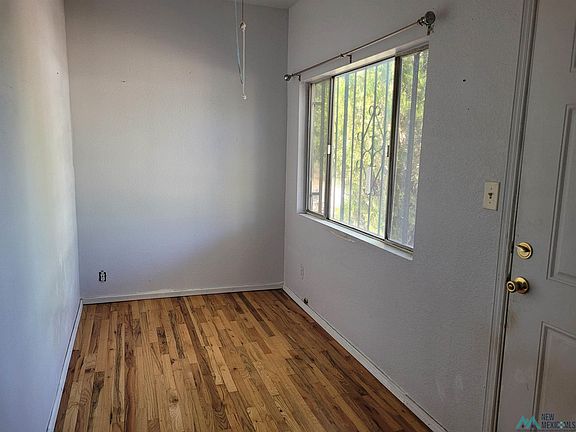 4th image of 909 Escondida St