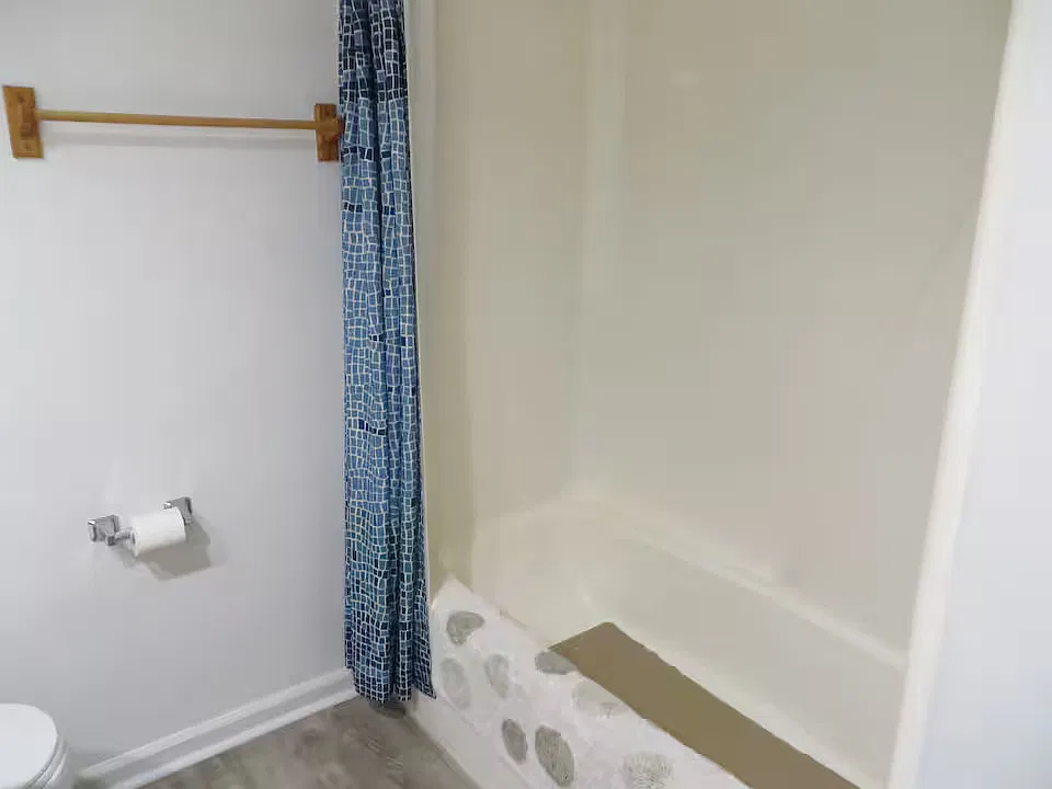 2 bed, 1.5 bath, 1250 sqft, $1,300 — Photo 2