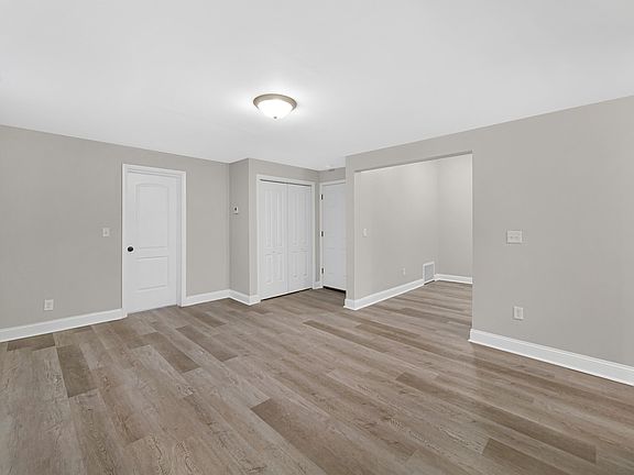 5th image of 215 East St #7