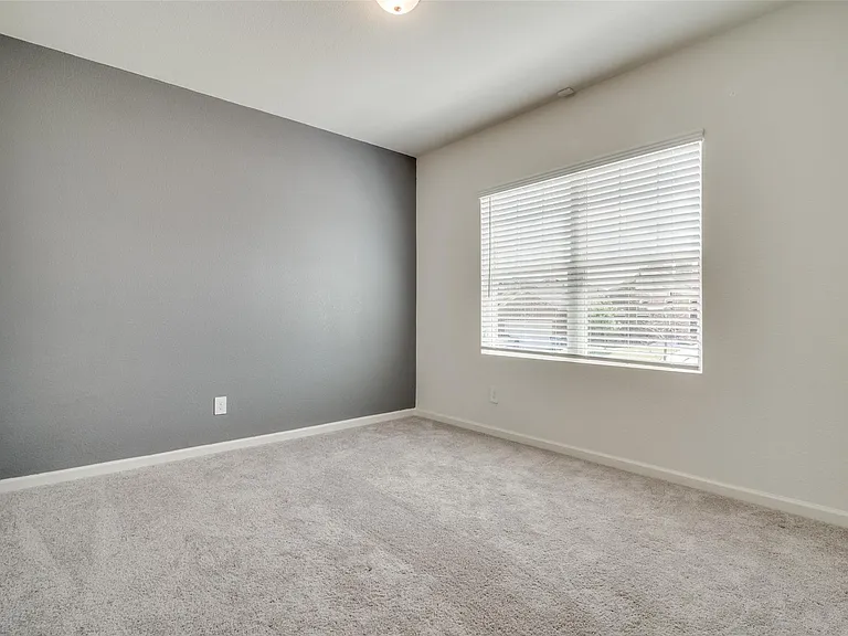 731 Yorkshire Dr — Photo 15