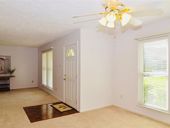 3rd image of 34 Brighton Ct