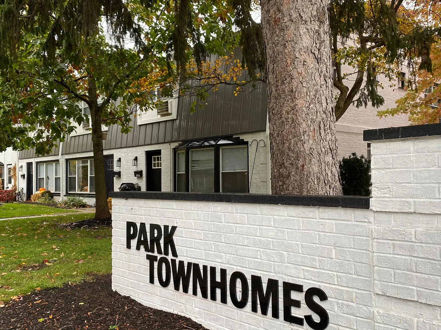Park Townhomes — Photo 1