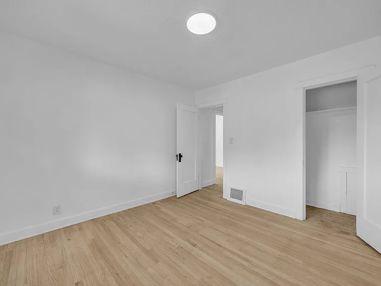 2358 Van Buren Ave — Photo 4