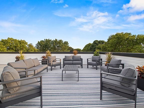 5th image of 2635 W Jefferson St #205
