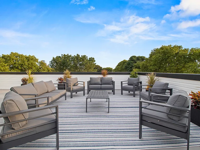 2635 W Jefferson St #201 — Photo 15