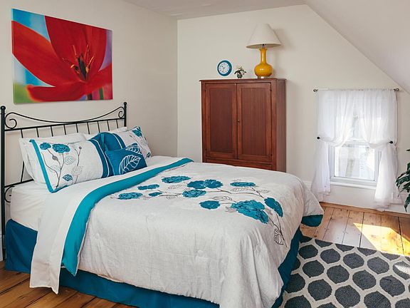 Queen room