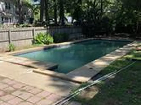 7 White Oak Trl, Hampton, VA 23669