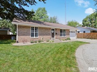 321 James St, Girard, IL 62640