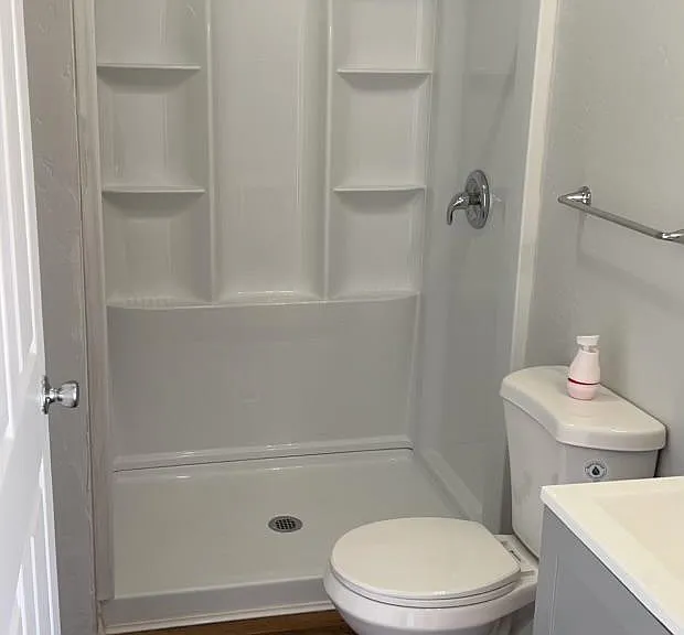 423 E 12th St #5 — Photo 8