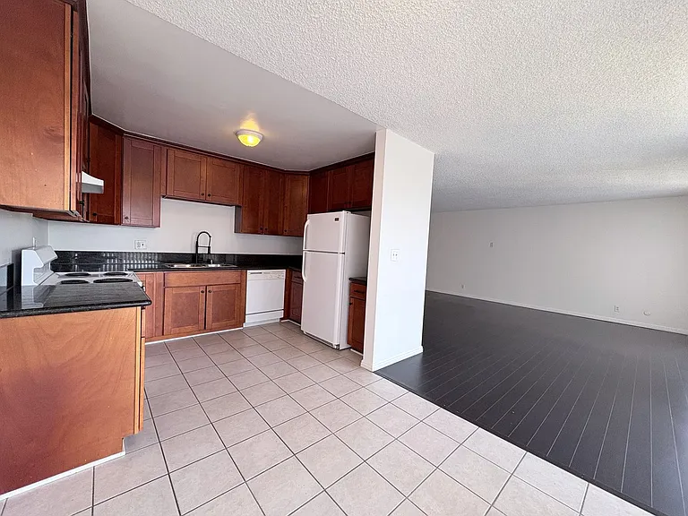 8061 Romaine St — Photo 6