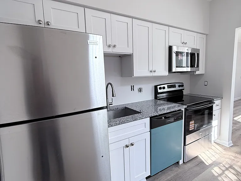 2400 Callow Ave #A — Photo 9