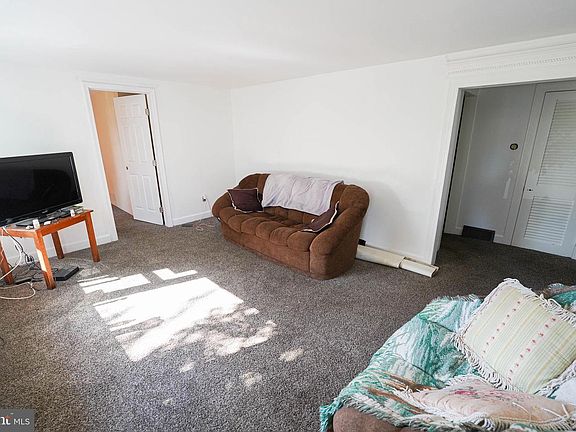 5th image of 104 N Brown St