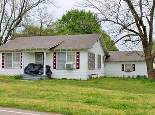 702 Clarksville St, Bogata, TX 75417