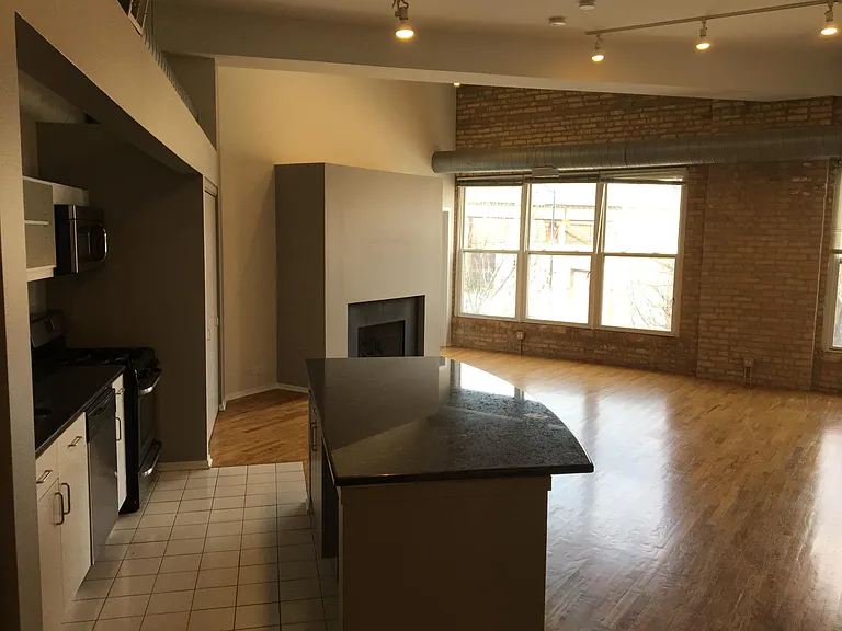 1855 N Oakley Ave #C — Photo 4