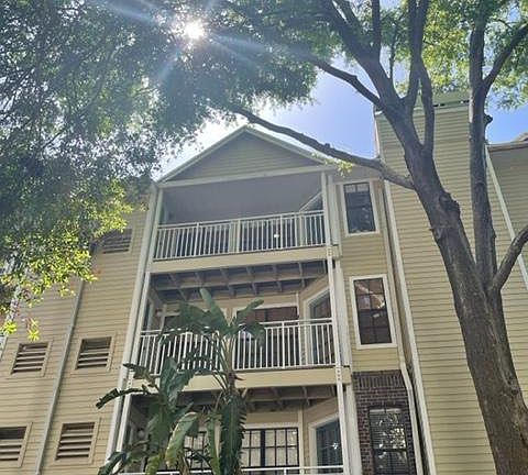 2nd image of 1000 W Horatio St APT 302