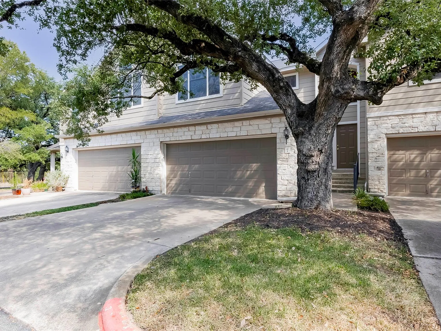 2 bed, 2.5 bath, 1518 sqft, $2,300 — Photo 3