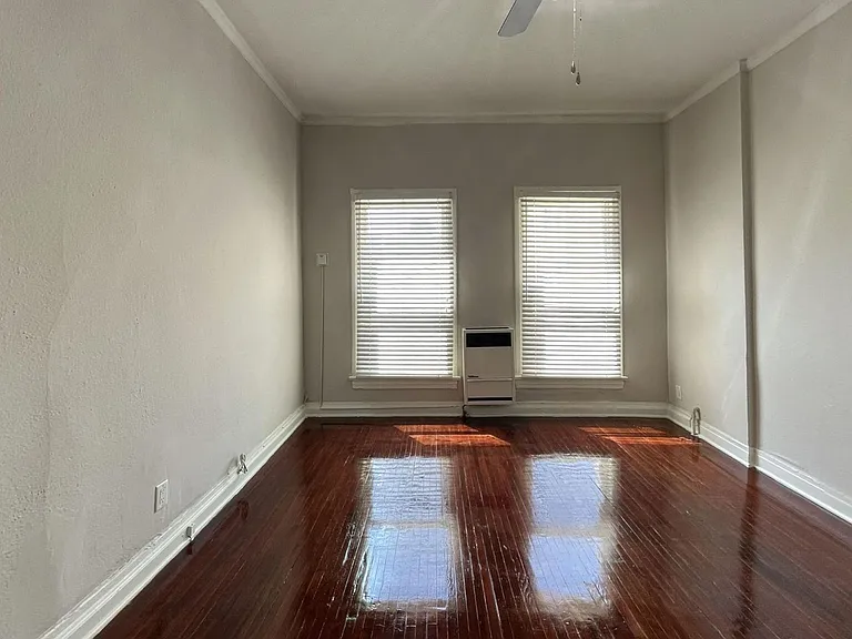CT2 - Catalina Apts — Photo 7