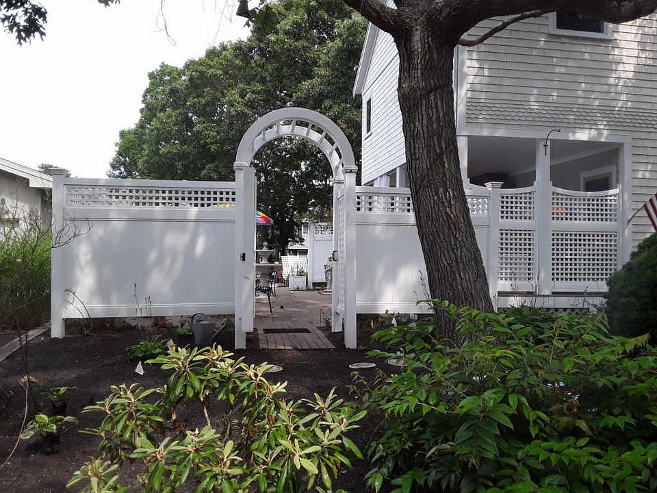 302 Monomoscoy Rd, Mashpee, MA 02649 Zillow