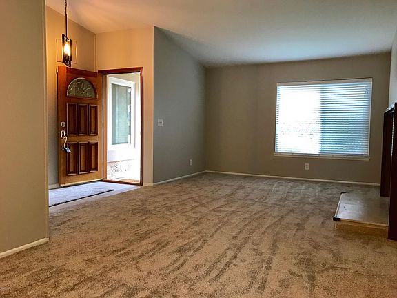 2nd image of 804 Calle Las Colinas