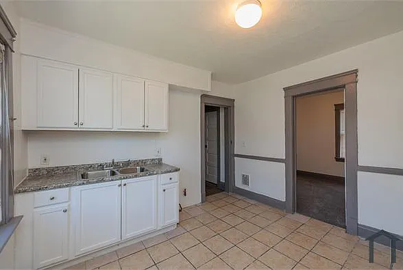 3 bed, 704 sqft, $875 — Photo 4