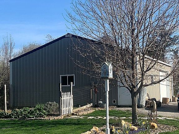 Insulated; 28x30 shed