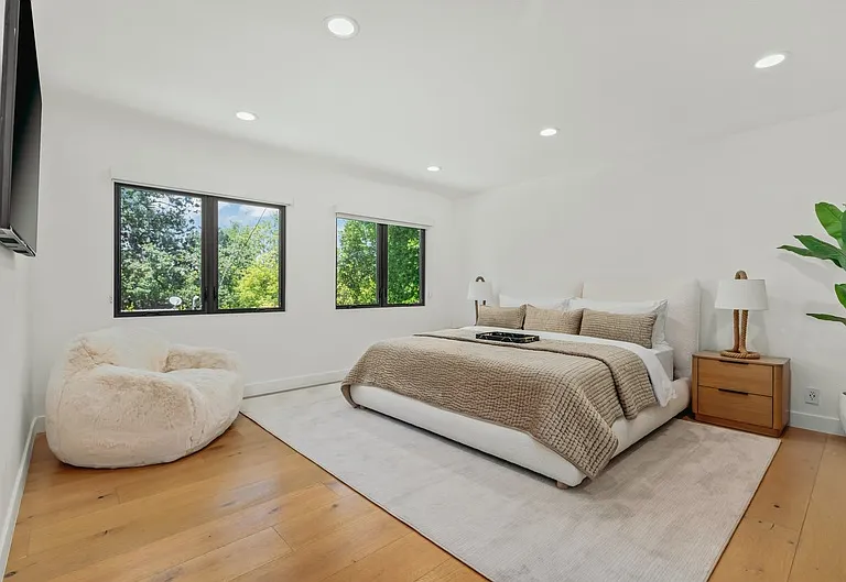 17045 Otsego St #1 — Photo 24
