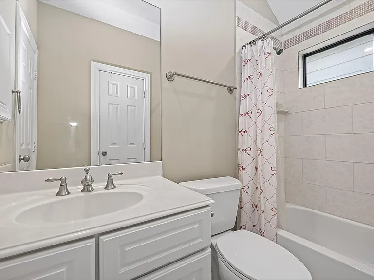 1804 Tuam St — Photo 14