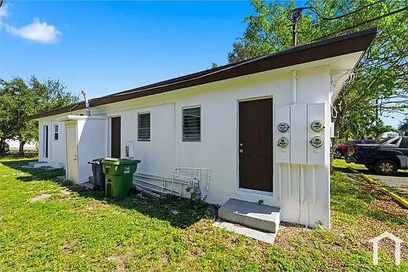 406 NW 7th Ct — Photo 6