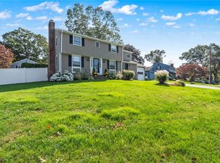 223 Mountain Laurel Dr, Cranston, RI 02920