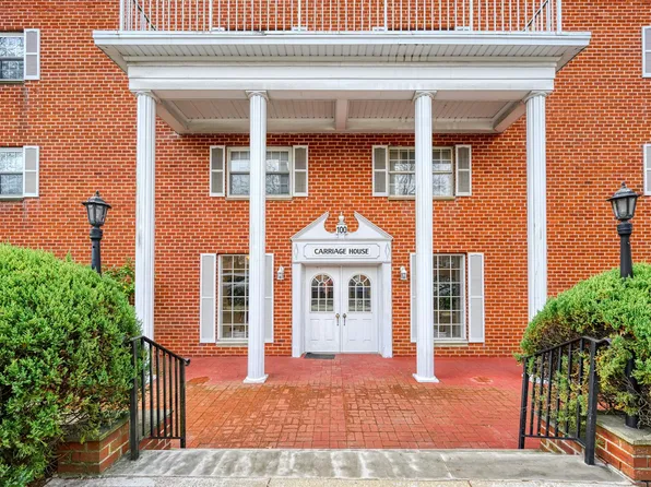 100 S Middle Neck Road #303, Great Neck, NY 11021