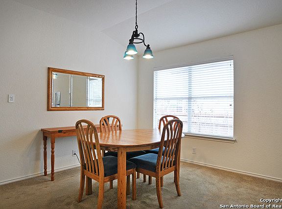 5th image of 224 Roadrunner Ave