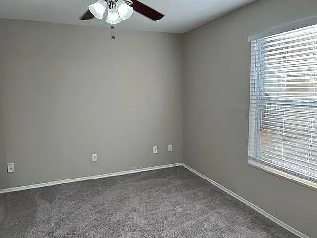 831 Camargo Way — Photo 3