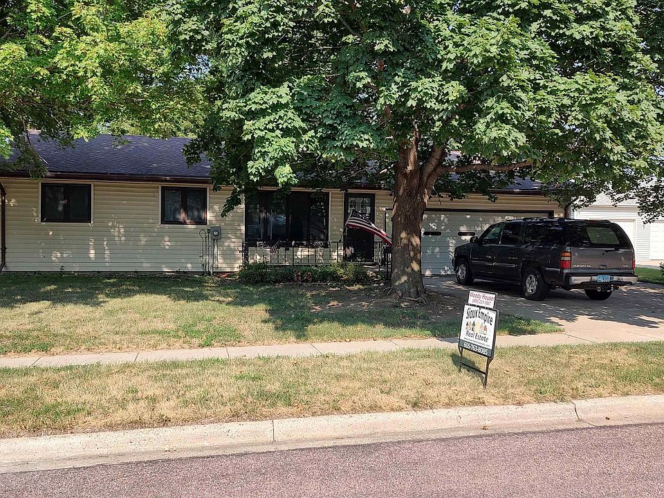 1st image of 307 N 8th St