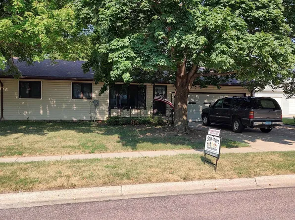 307 N 8th St, Beresford, SD 57004