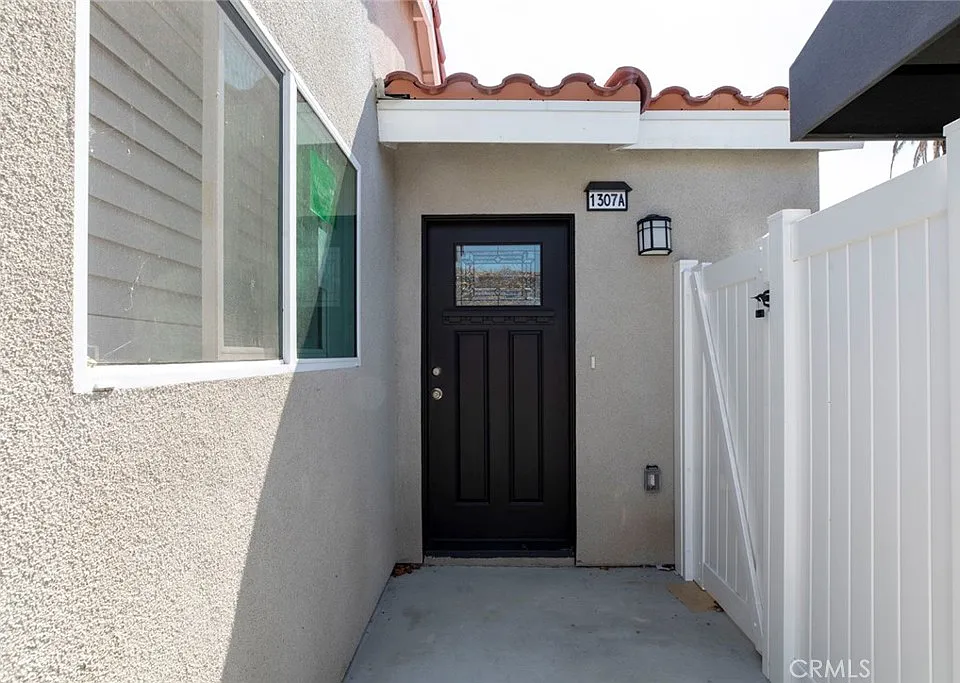 1307 E Acacia