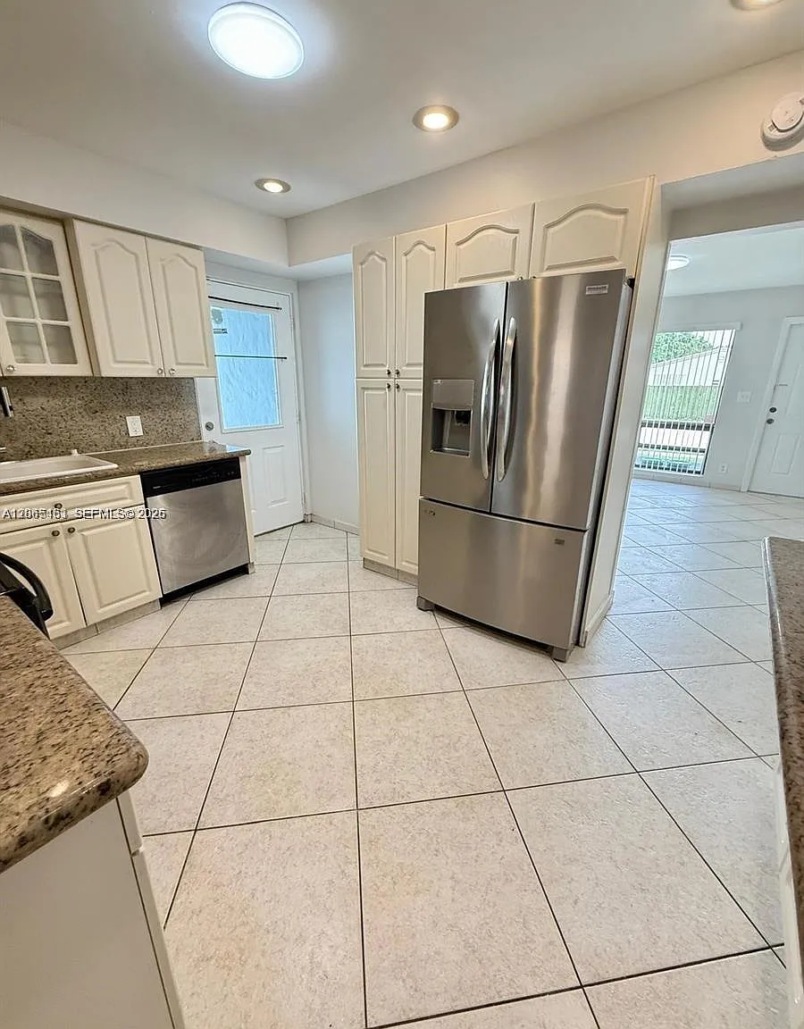 4 bed, 1619 sqft, $3,500 — Photo 4