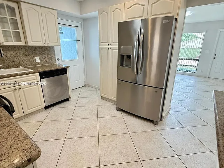 2240 N 57th Way — Photo 5