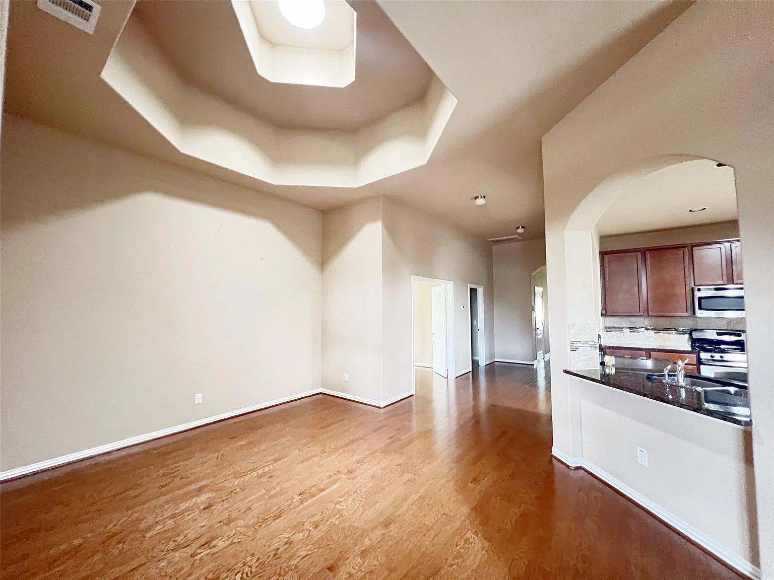 3 bed, 3.0 bath, 2309 sqft, $2,495 — Photo 4