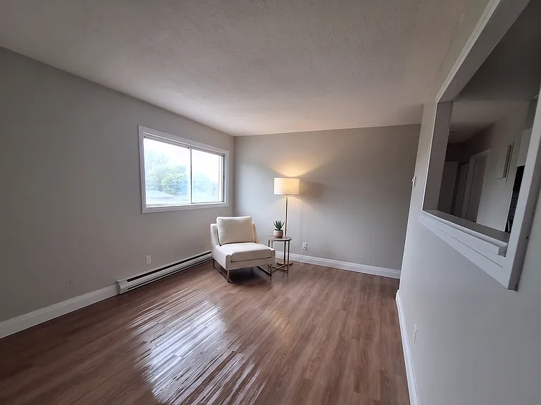 715 Douglas St — Photo 5