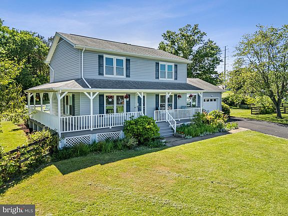 3rd image of 6821 Crescent Pl